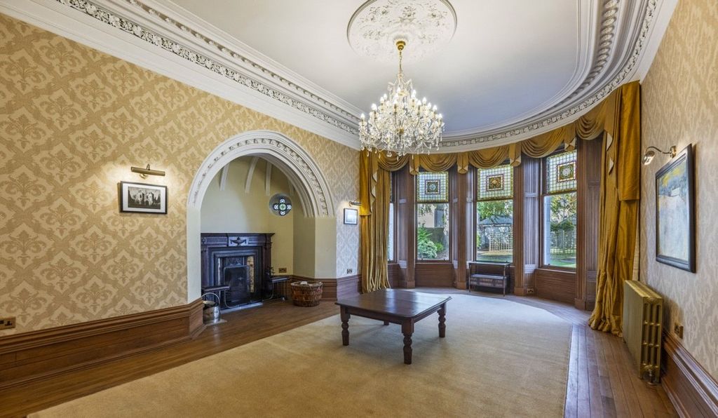 Property photo 3 of 12 Dining Room