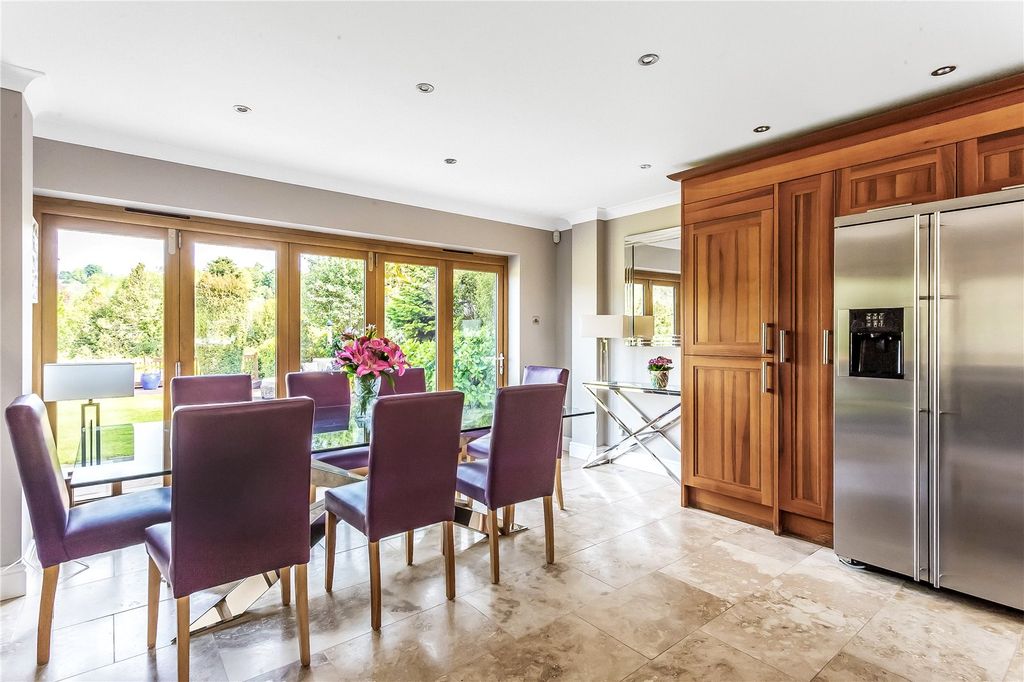 Property photo 3 of 16 Dining Area