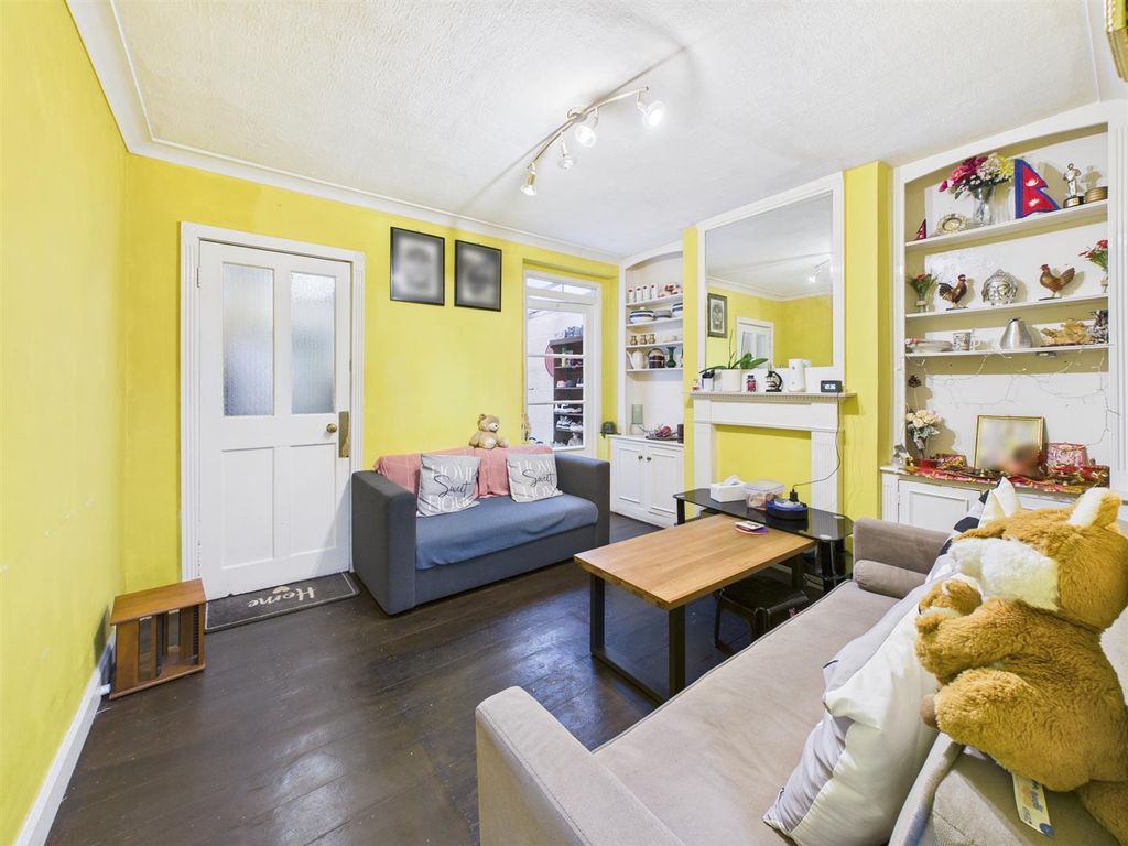 Property photo 2 of 9 Cam05510G0-Pr0131-Still001.Jpg