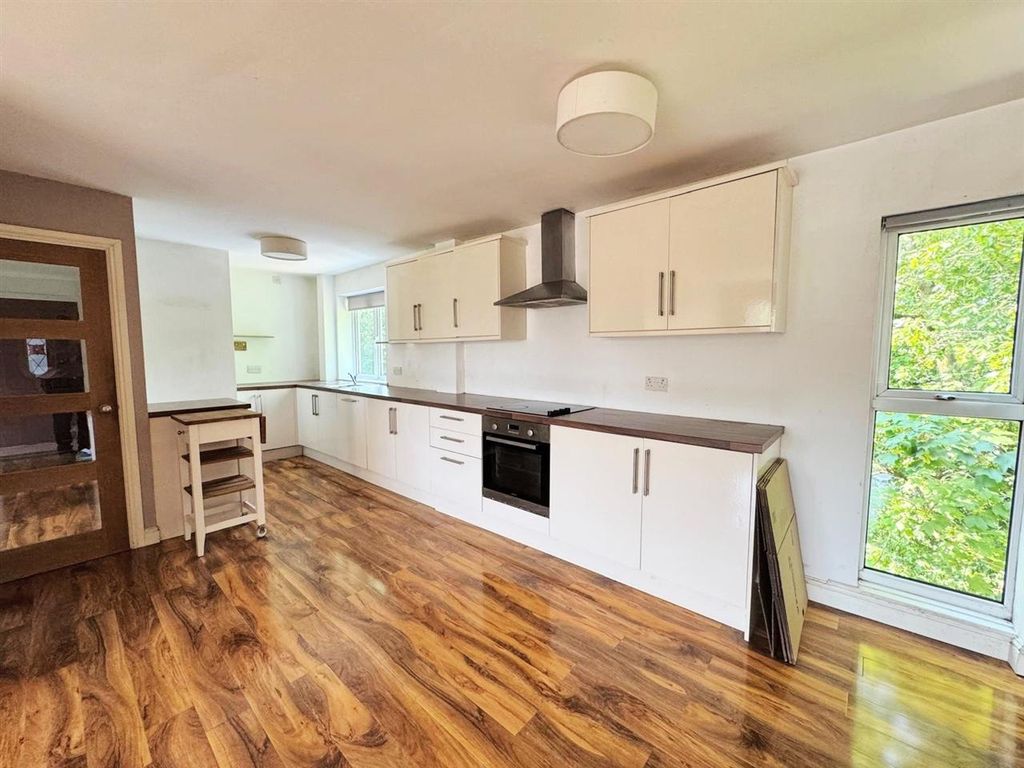 Property photo 3 of 8 Open Plan Lounge/Kitchen