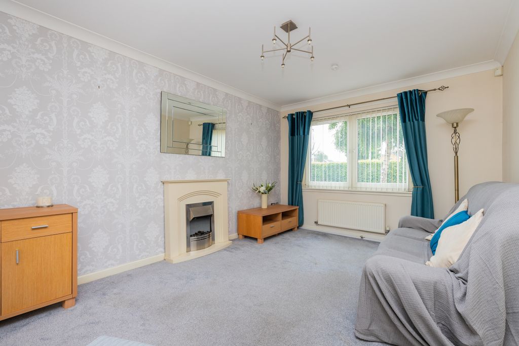 Property photo 3 of 27 31 Craigmuir Pl G52-2