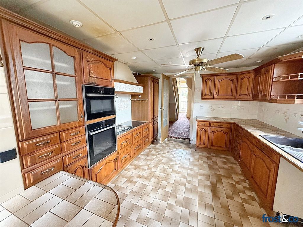 Property photo 3 of 16 Kitchen