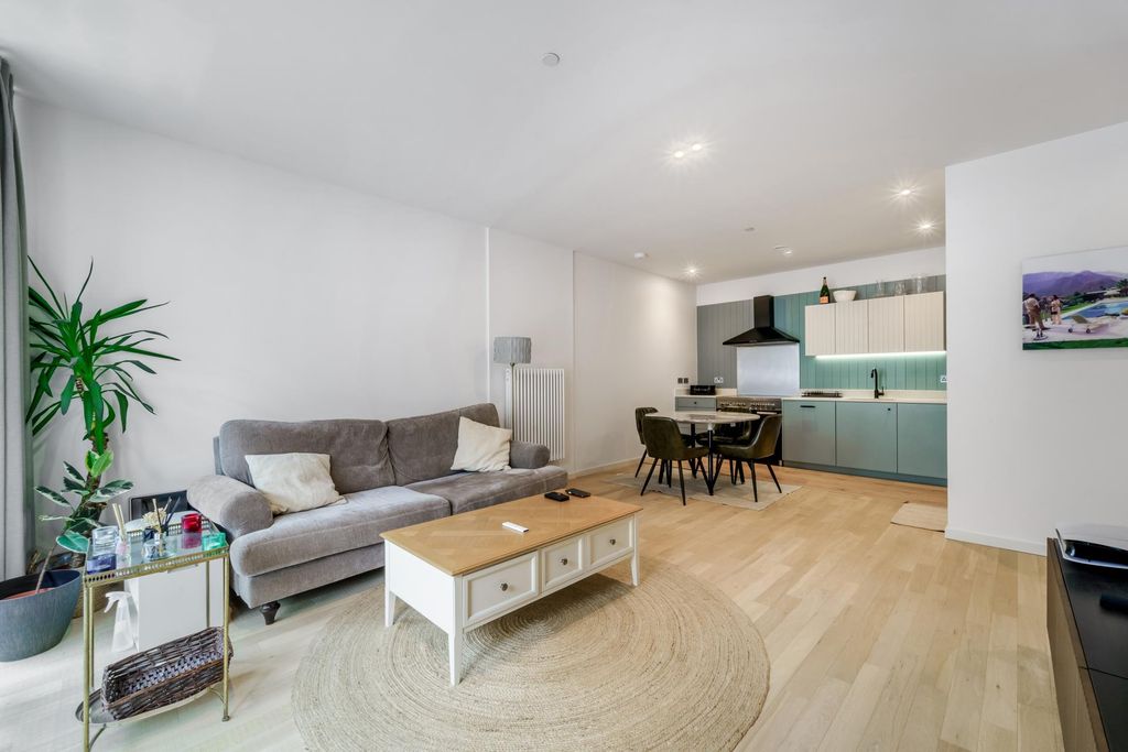 Property photo 2 of 9