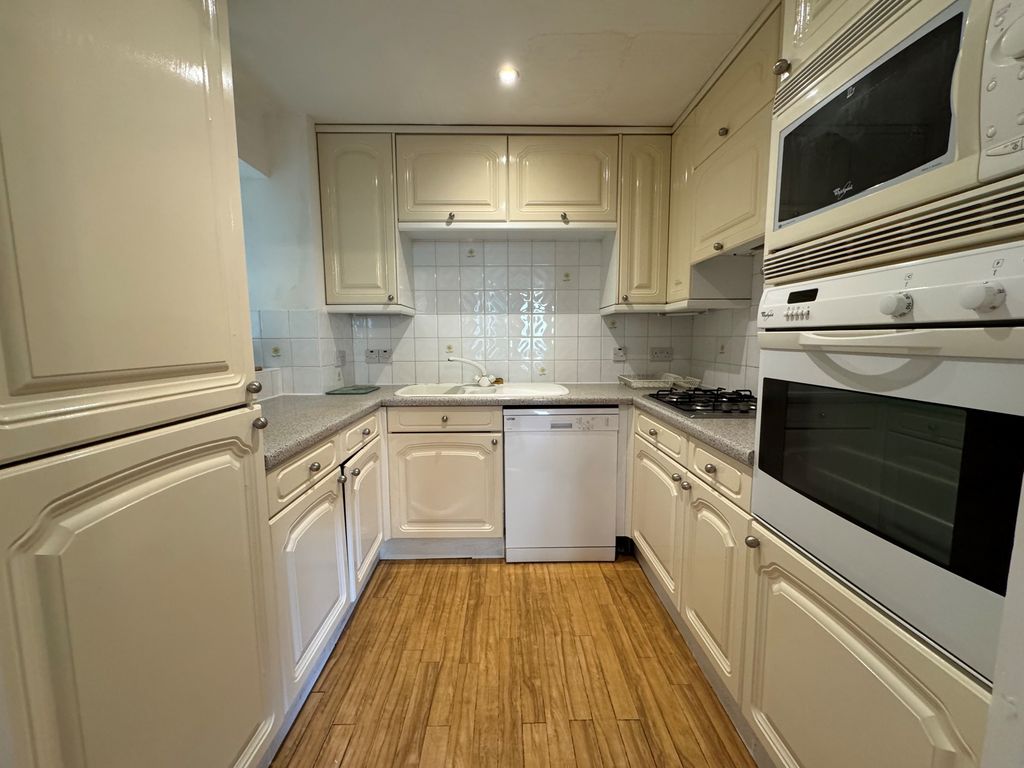 Property photo 3 of 8 Kitchen