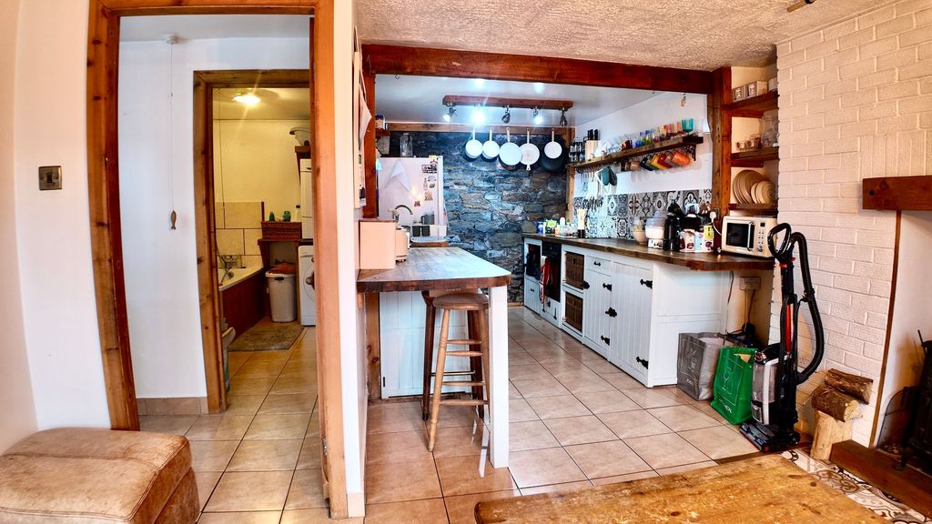 Property photo 3 of 34