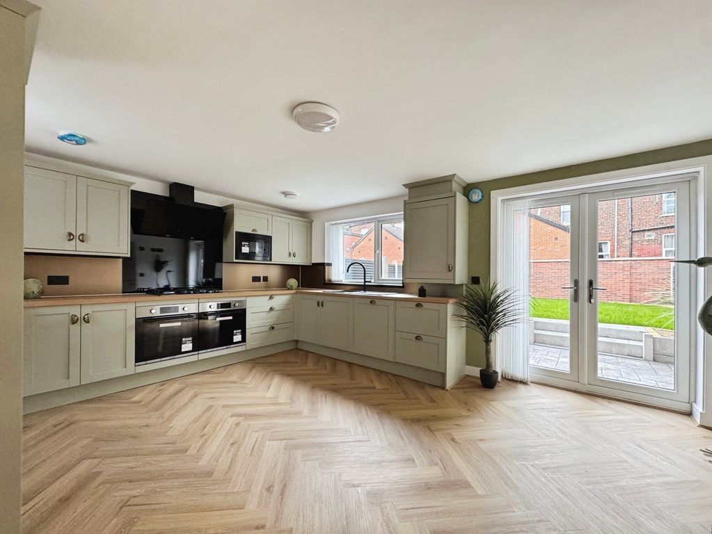 Property photo 1 of 20 Show Home Photograph