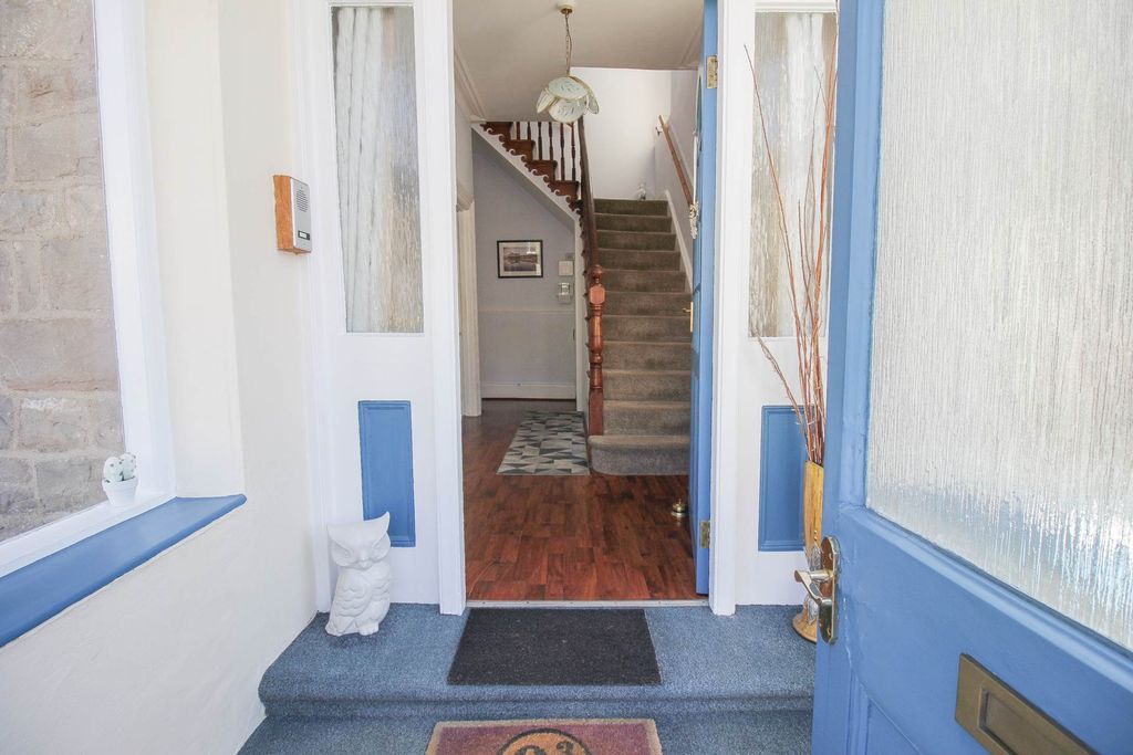 Property photo 2 of 21