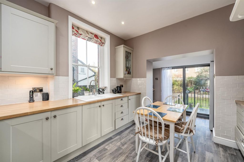 Property photo 3 of 35