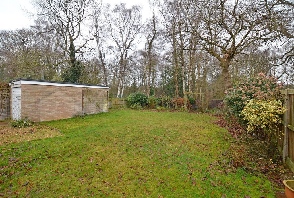 Property photo 3 of 13 3 - Garden