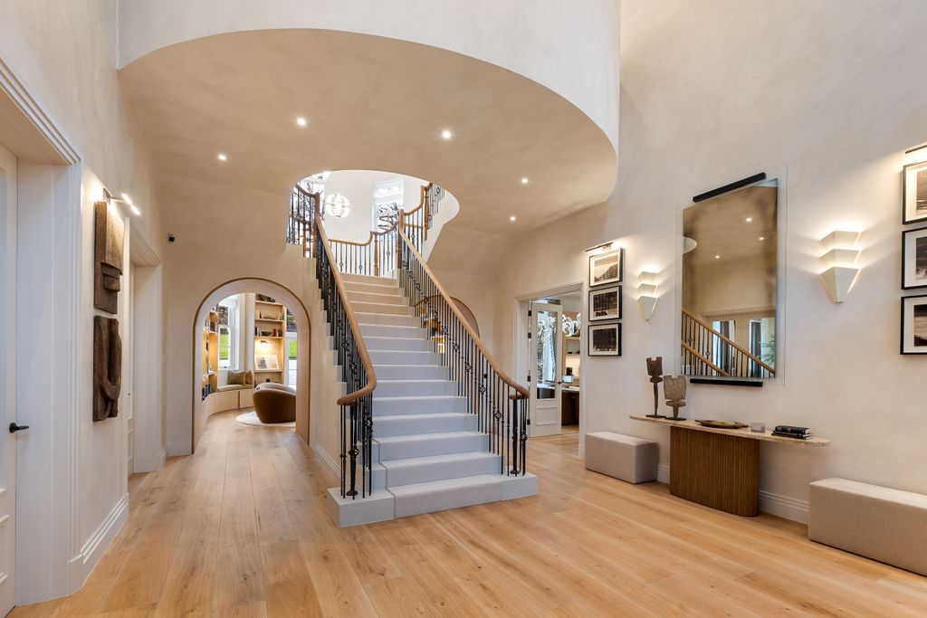 Property photo 2 of 24