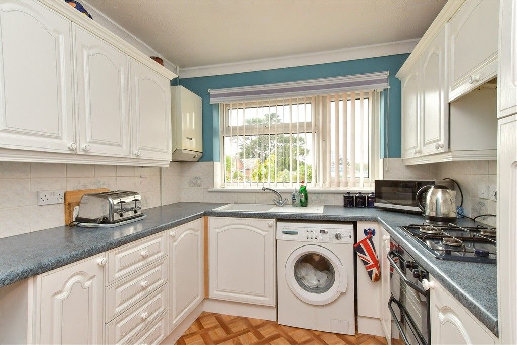 Property photo 3 of 11 Kitchen