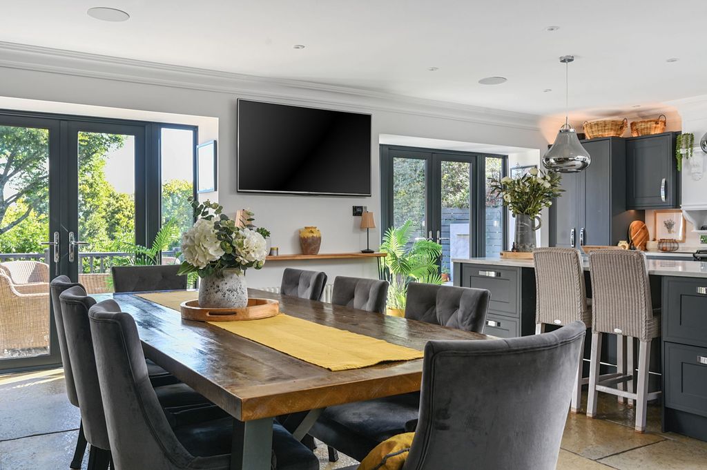 Property photo 2 of 24