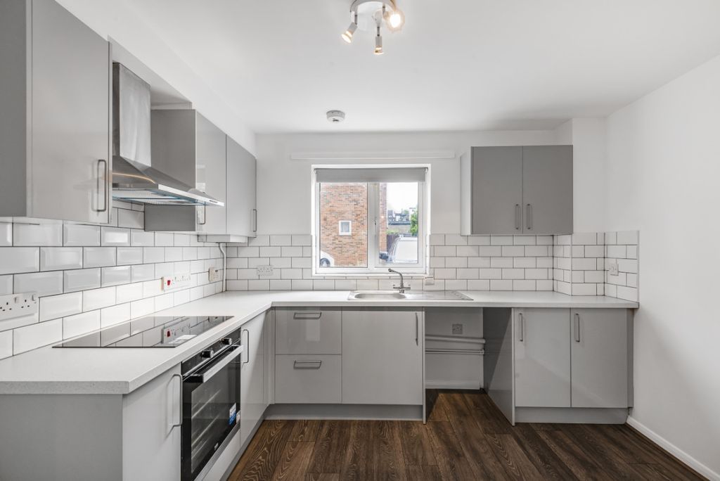 Property photo 1 of 8 895557 (4)