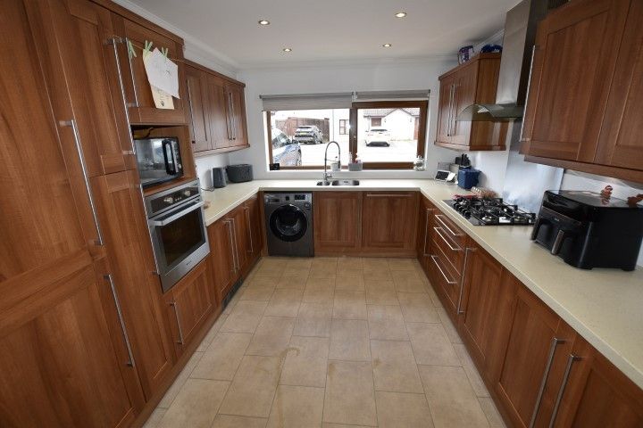 Property photo 3 of 28