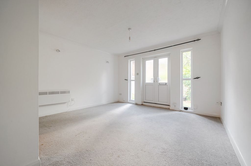 Property photo 2 of 14 1510583-6-1A0246c...