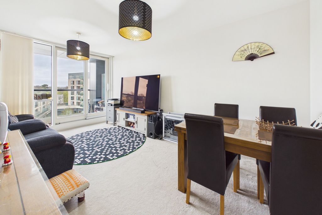 Property photo 2 of 21