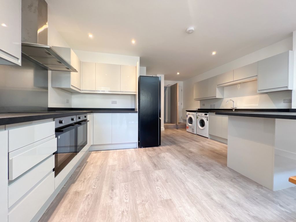Property photo 2 of 10 Lrg_Another Student Property From Award Winning Cp