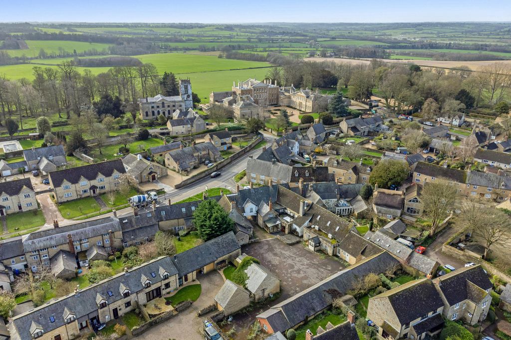 Property photo 2 of 16 105062_Cartwright Hotel 1 5 Croughton Road Aynho-35.Jpg