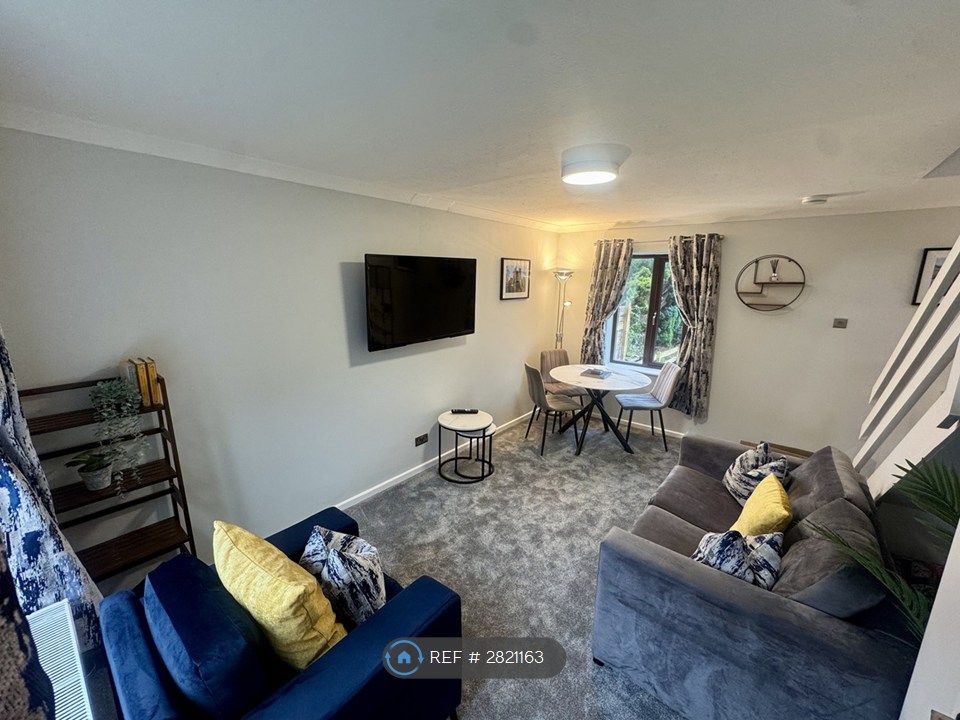 Property photo 2 of 7 Living Room