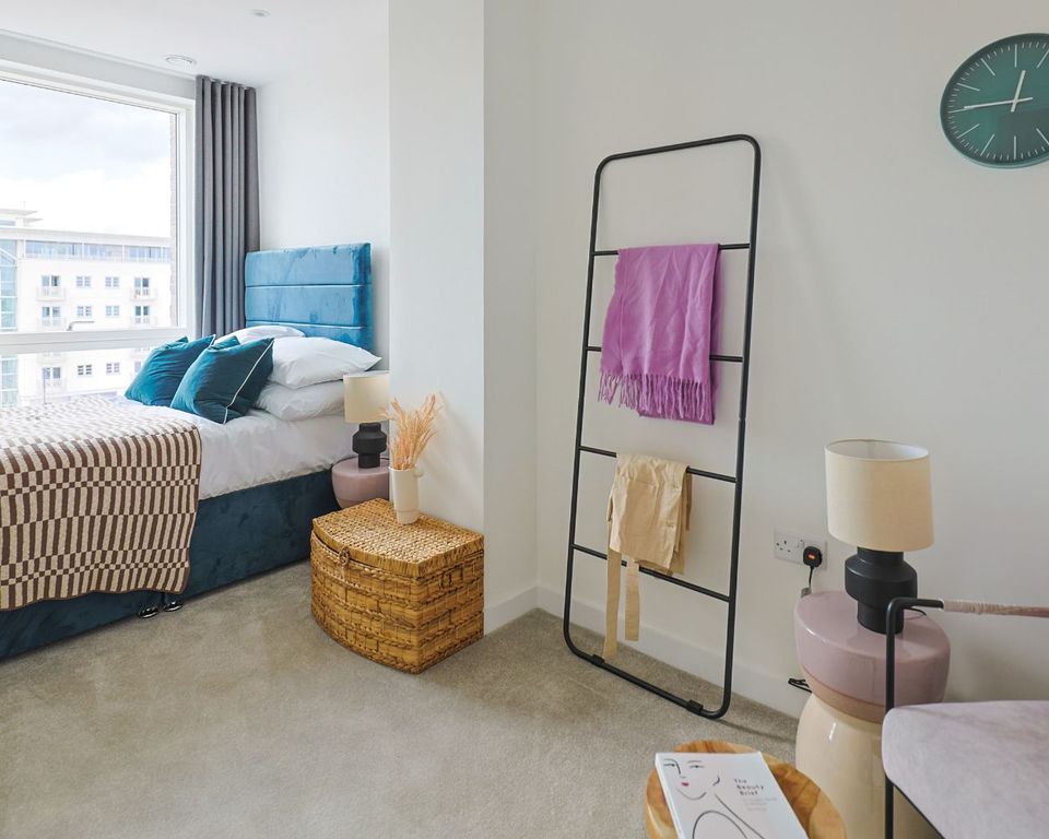 Property photo 1 of 17 Edgware Parade