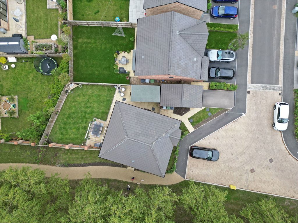 Property photo 2 of 40