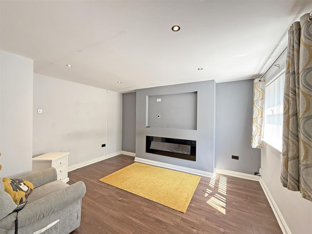 Property photo 2 of 14 St Peters Road 102 - Lounge Fp.Jpg