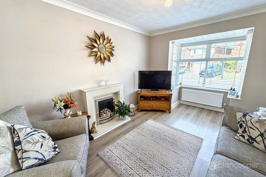 Property photo 2 of 20 5290253