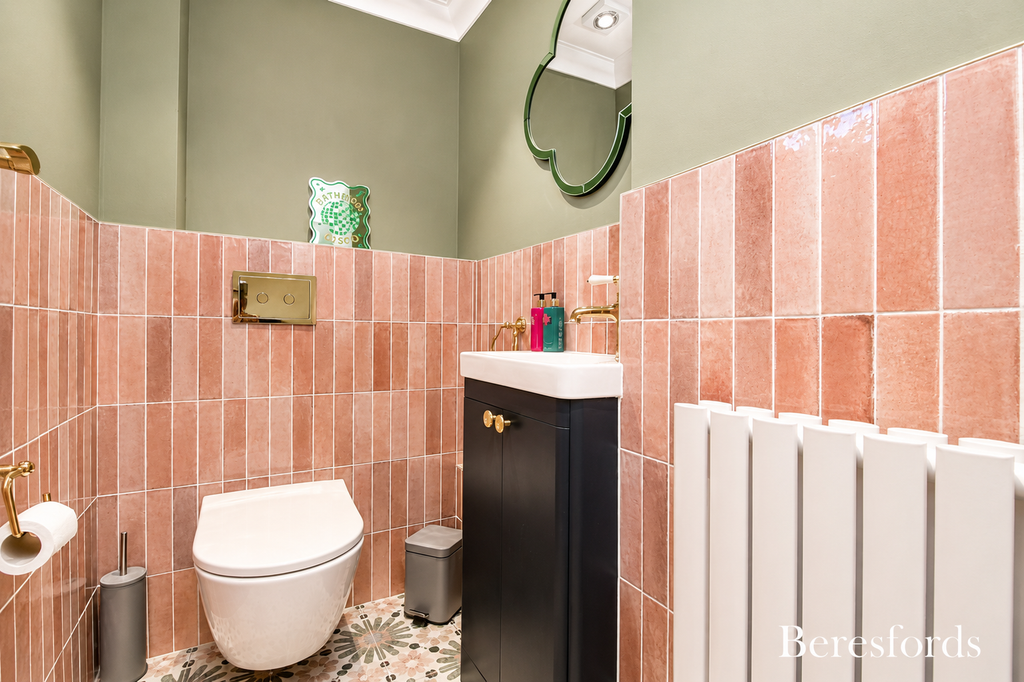Property photo 3 of 34 Cloakroom