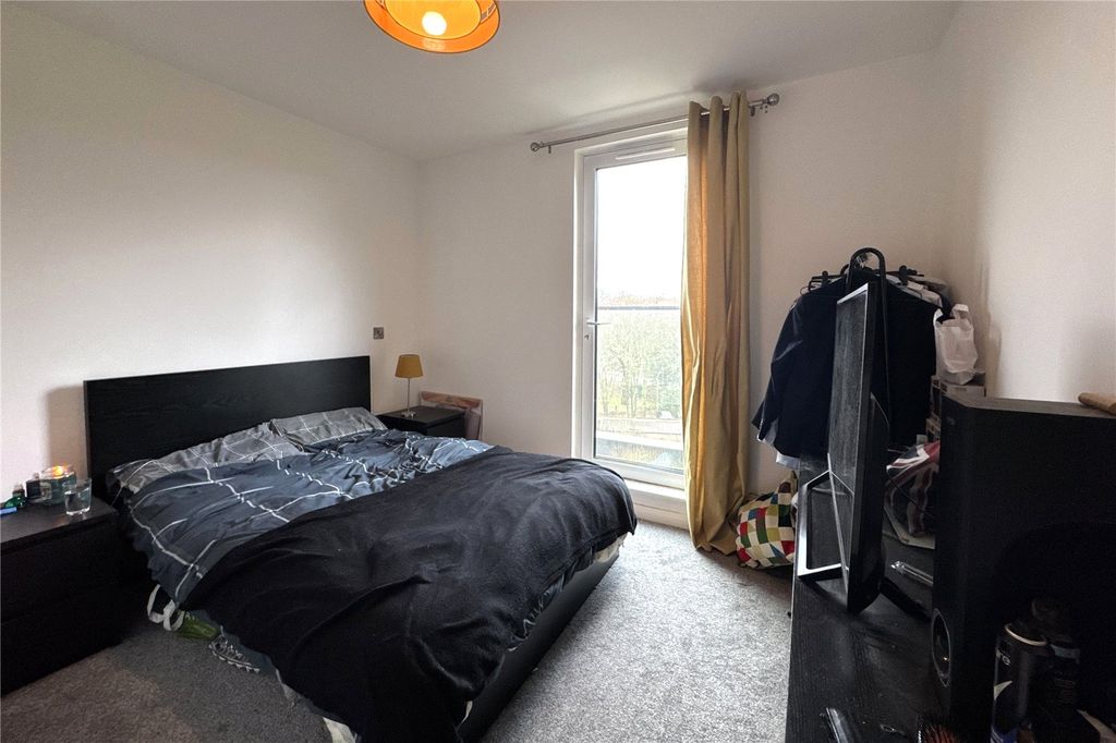 Additional image 8 of 2 bed flat for saleFarnborough Road, Farnborough, Hampshire GU14