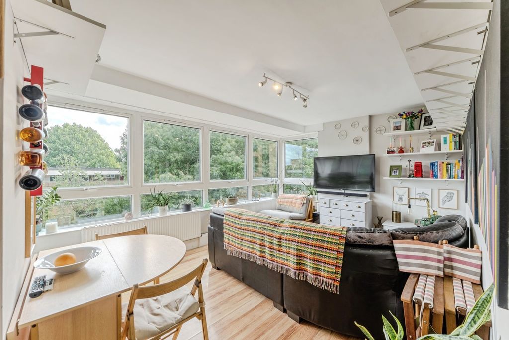 Property photo 1 of 17 Pbox-Img.Jpg