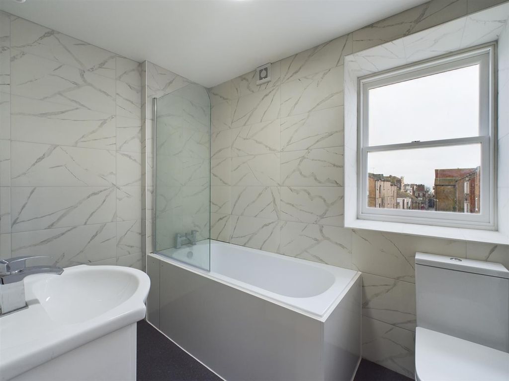 Property photo 3 of 13 Cam01968G0-Pr0084-Still002.Jpg