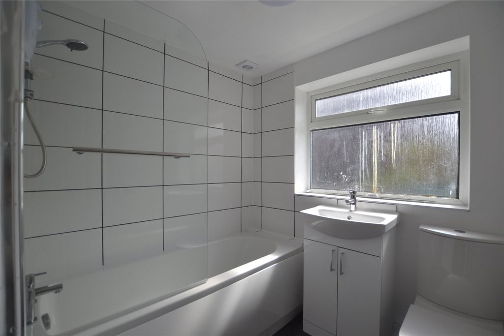 Property photo 3 of 13 Bathroom