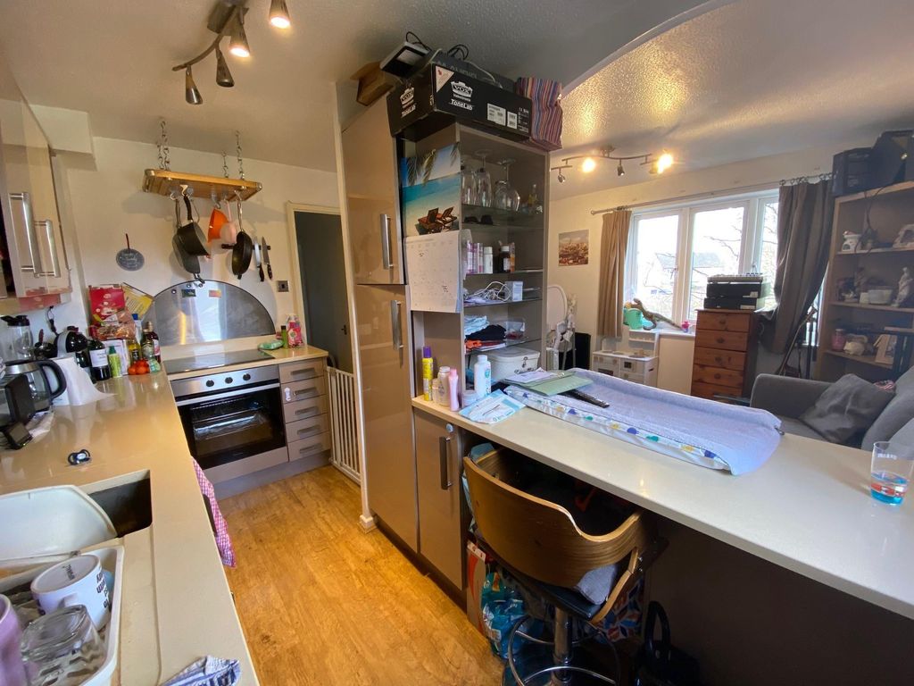 Property photo 3 of 7 Kitchen