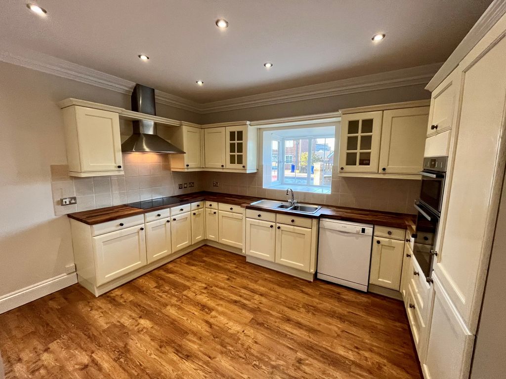 Property photo 2 of 22 Image