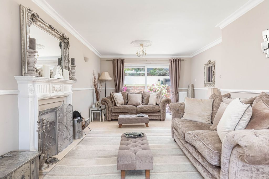 Property photo 2 of 27