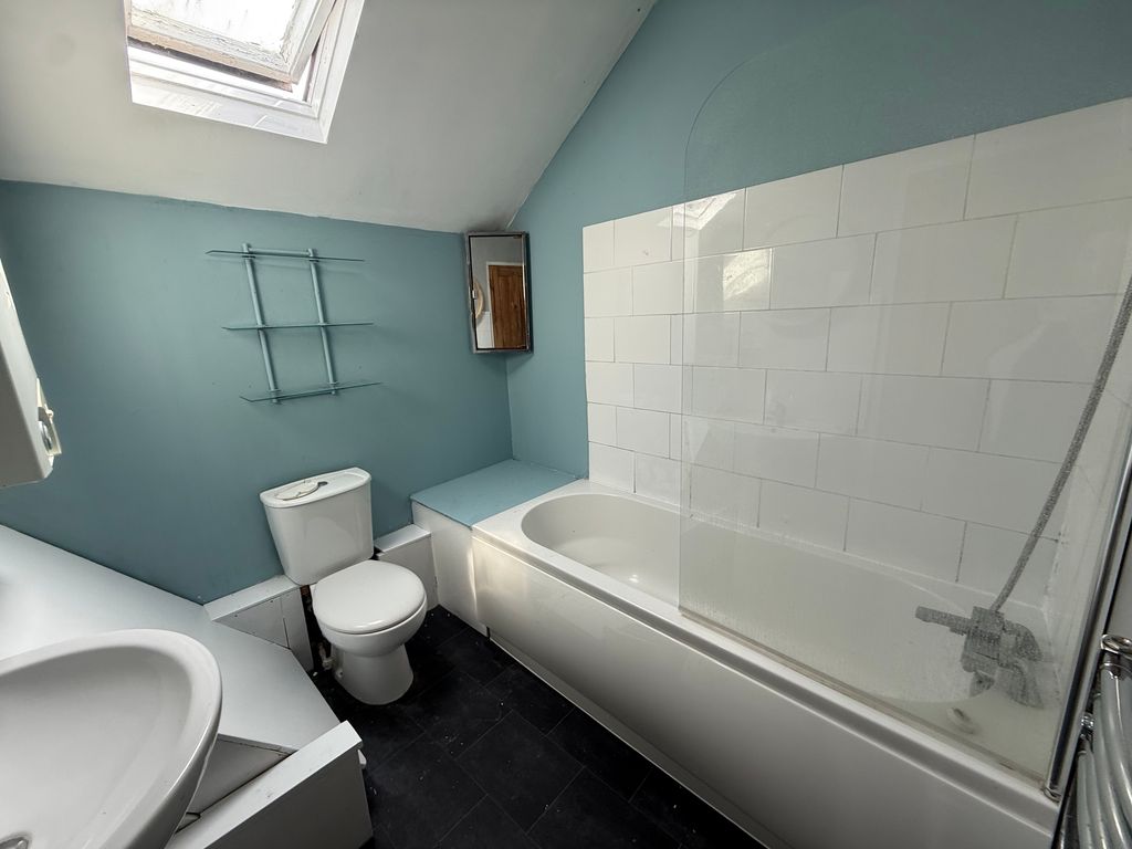 Property photo 3 of 4 Bathroom