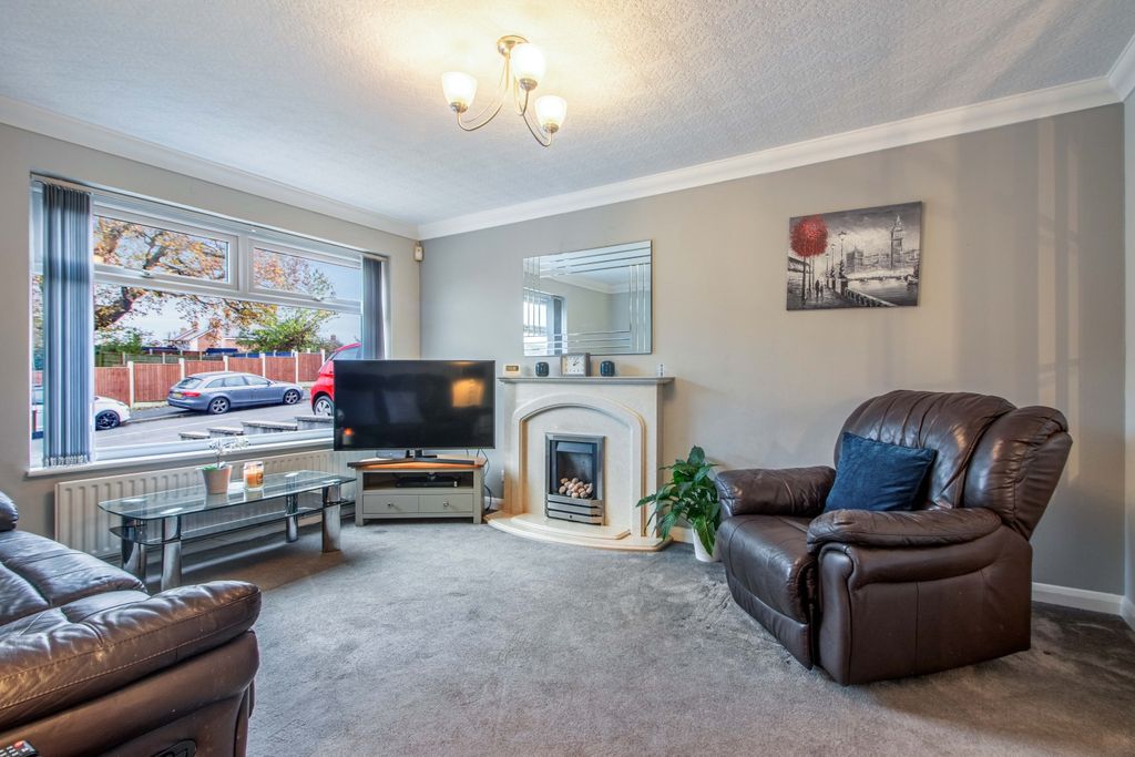 Property photo 2 of 18 Sandringham-01