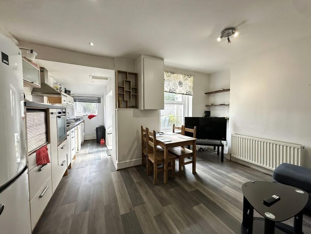 Property photo 3 of 6 Kitchen