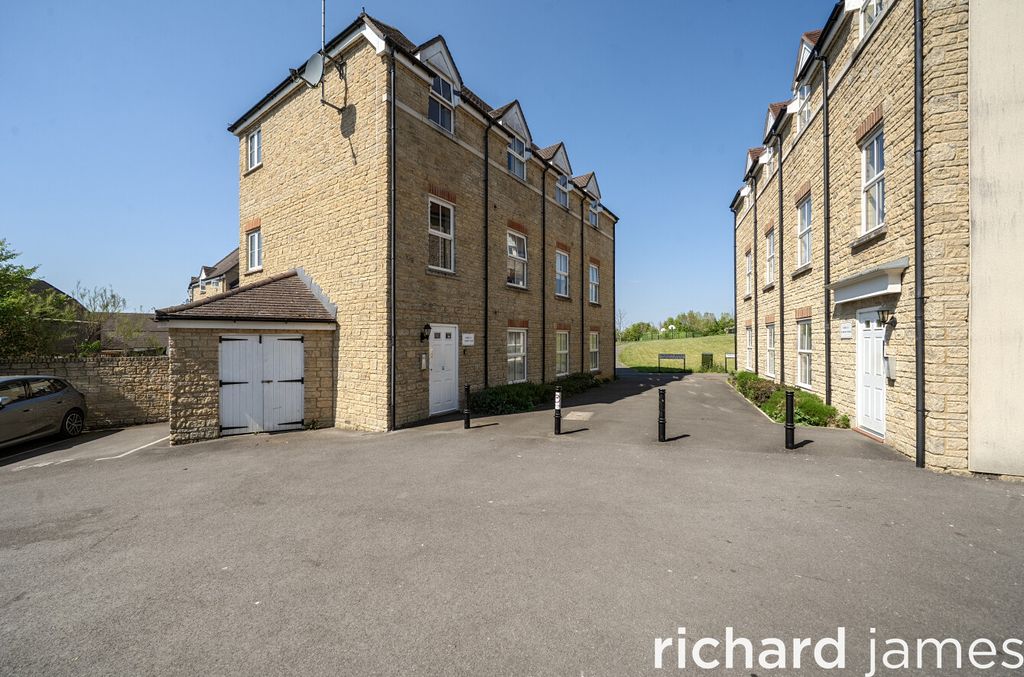 Additional image 12 of 2 bed flat for saleTruscott Avenue, Redhouse, Swindon SN25