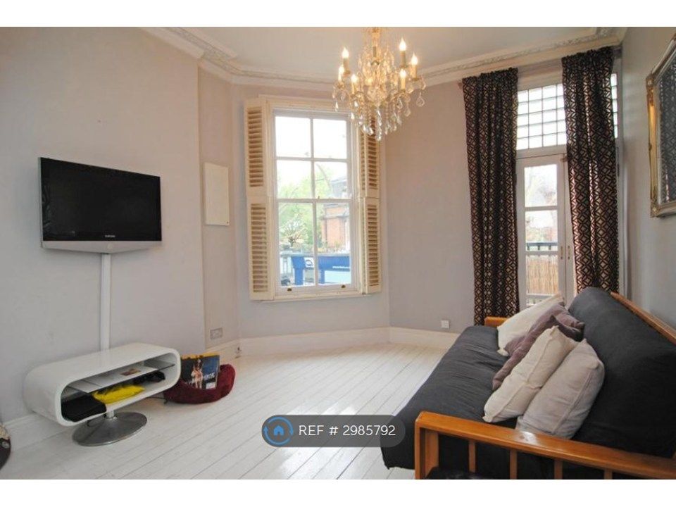 Property photo 1 of 7 Living Room