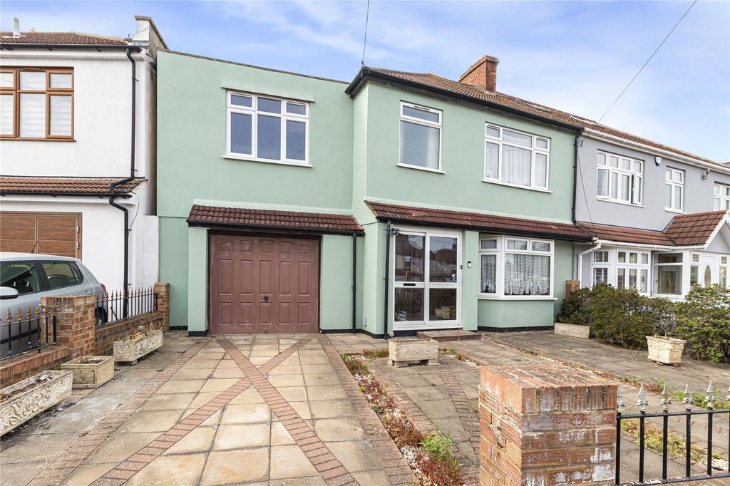Property photo 1 of 17 External