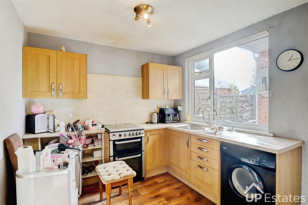 Property photo 3 of 5 Kitchen