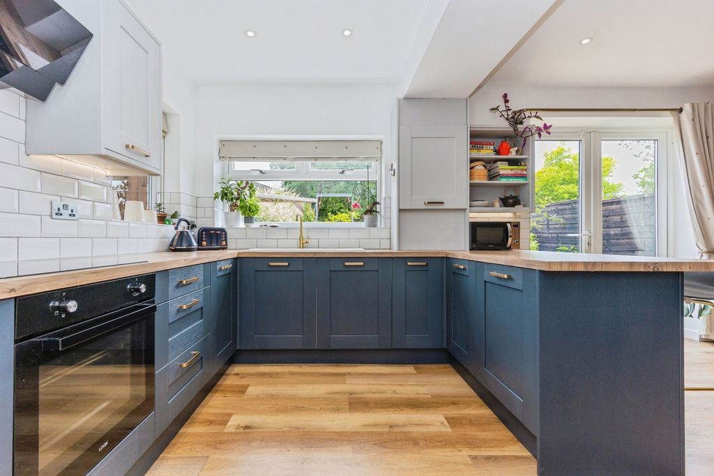 Property photo 3 of 12 Pbox-Img.Jpg