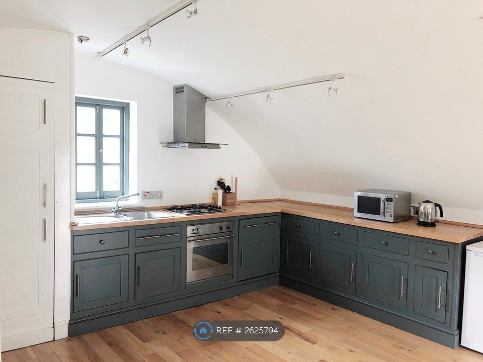 Property photo 3 of 10 Kitchen
