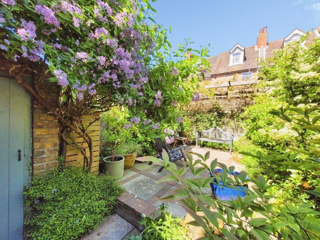 Property photo 2 of 11 Pbox-Img.Jpg