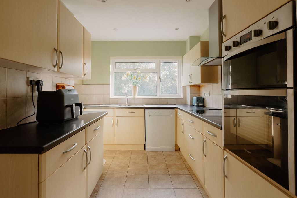 Property photo 3 of 24