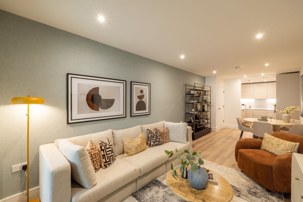 Property photo 2 of 28