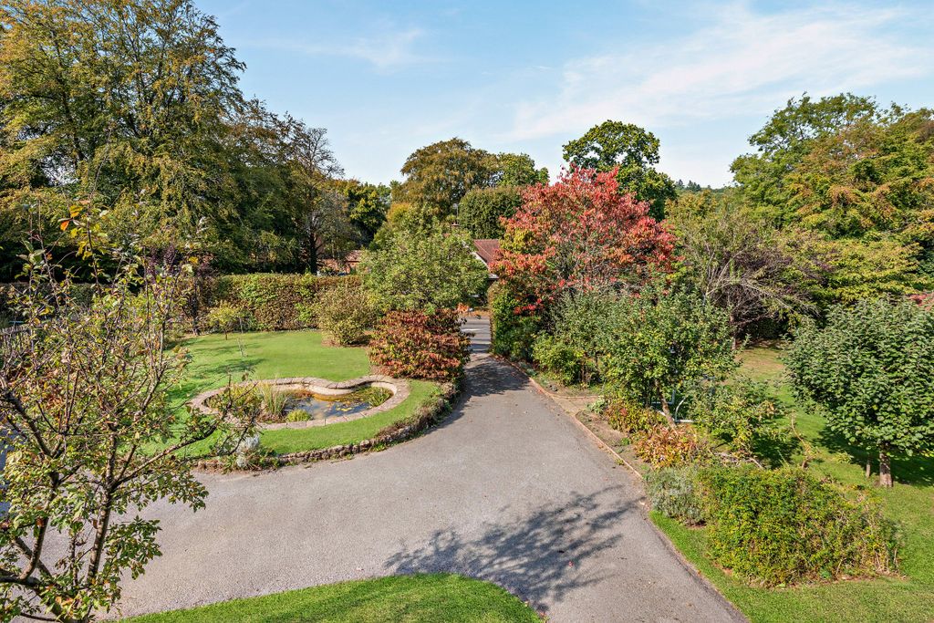 Property photo 2 of 27 Drive & Gardens