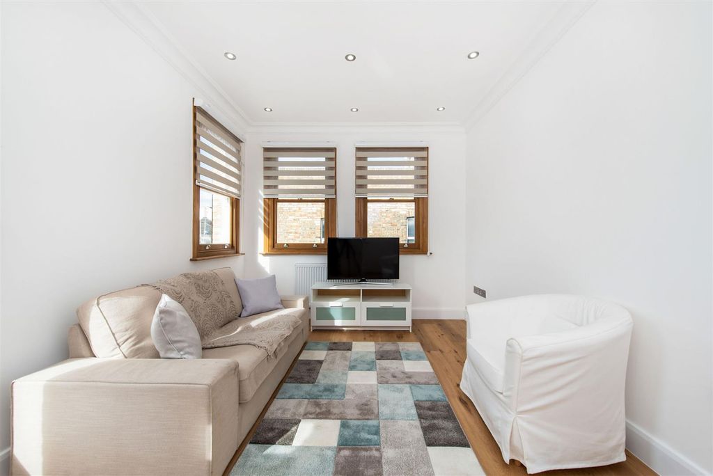 Property photo 3 of 10 31493_Davies__And__Davies_Flat_1_67A_Stroud_Green_