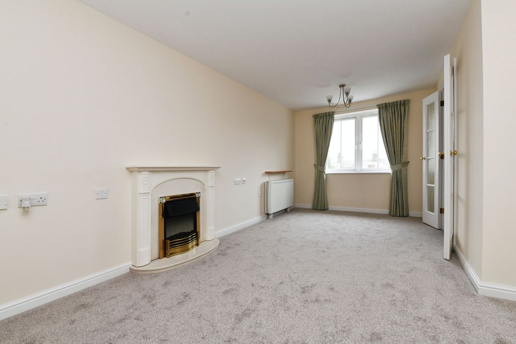 Property photo 3 of 17 Internal